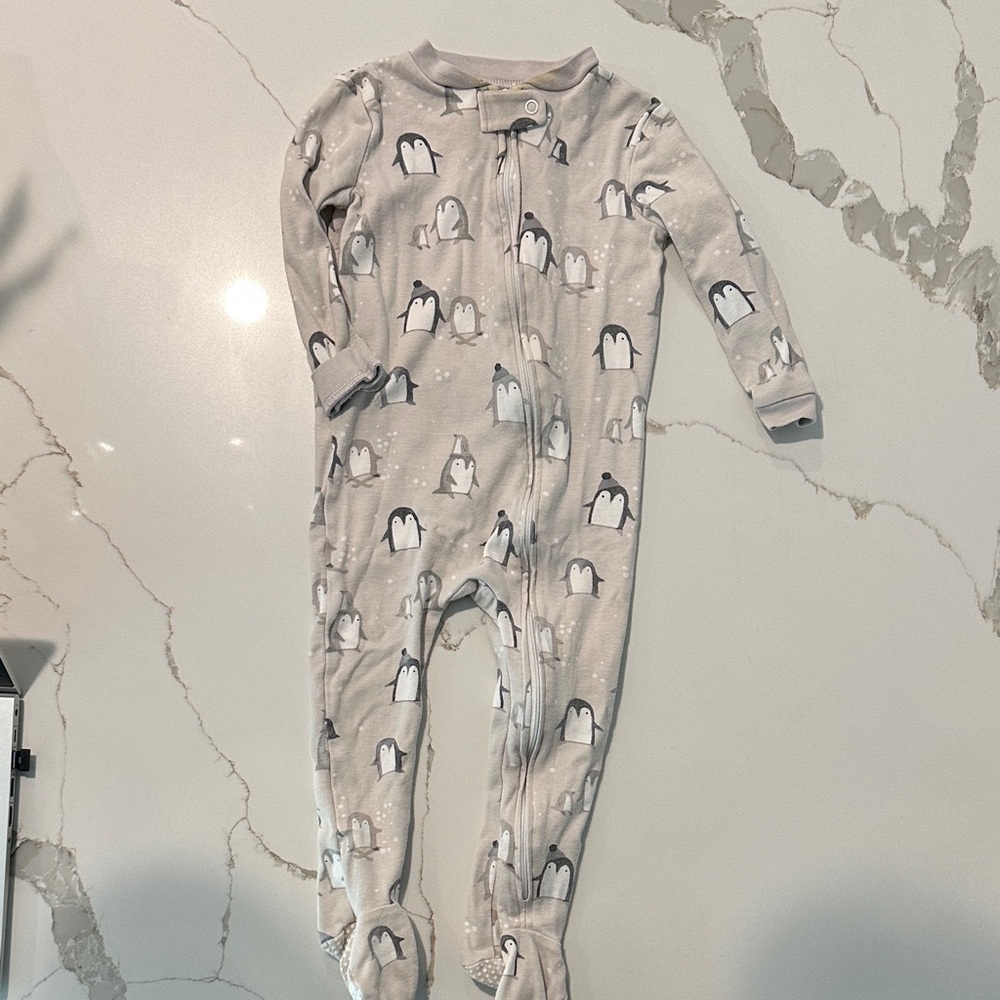 Pottery Barn Kids Penguin Print Footie - Light Gray